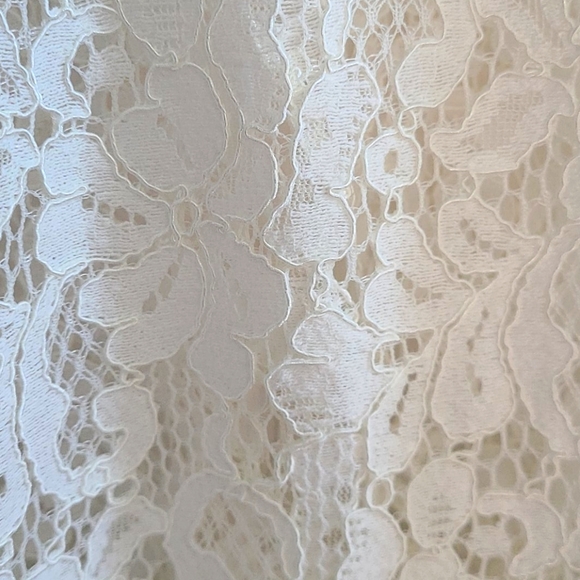 White Lace Dressthe room - Picture 5 of 6